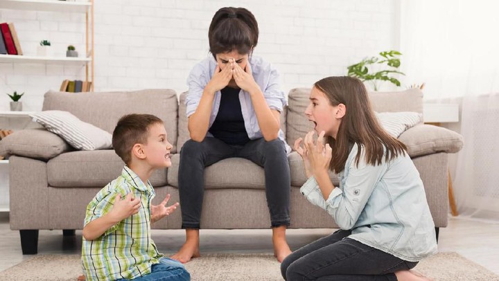 Navigating Sibling Rivalry: Tips for&nbsp;Parents